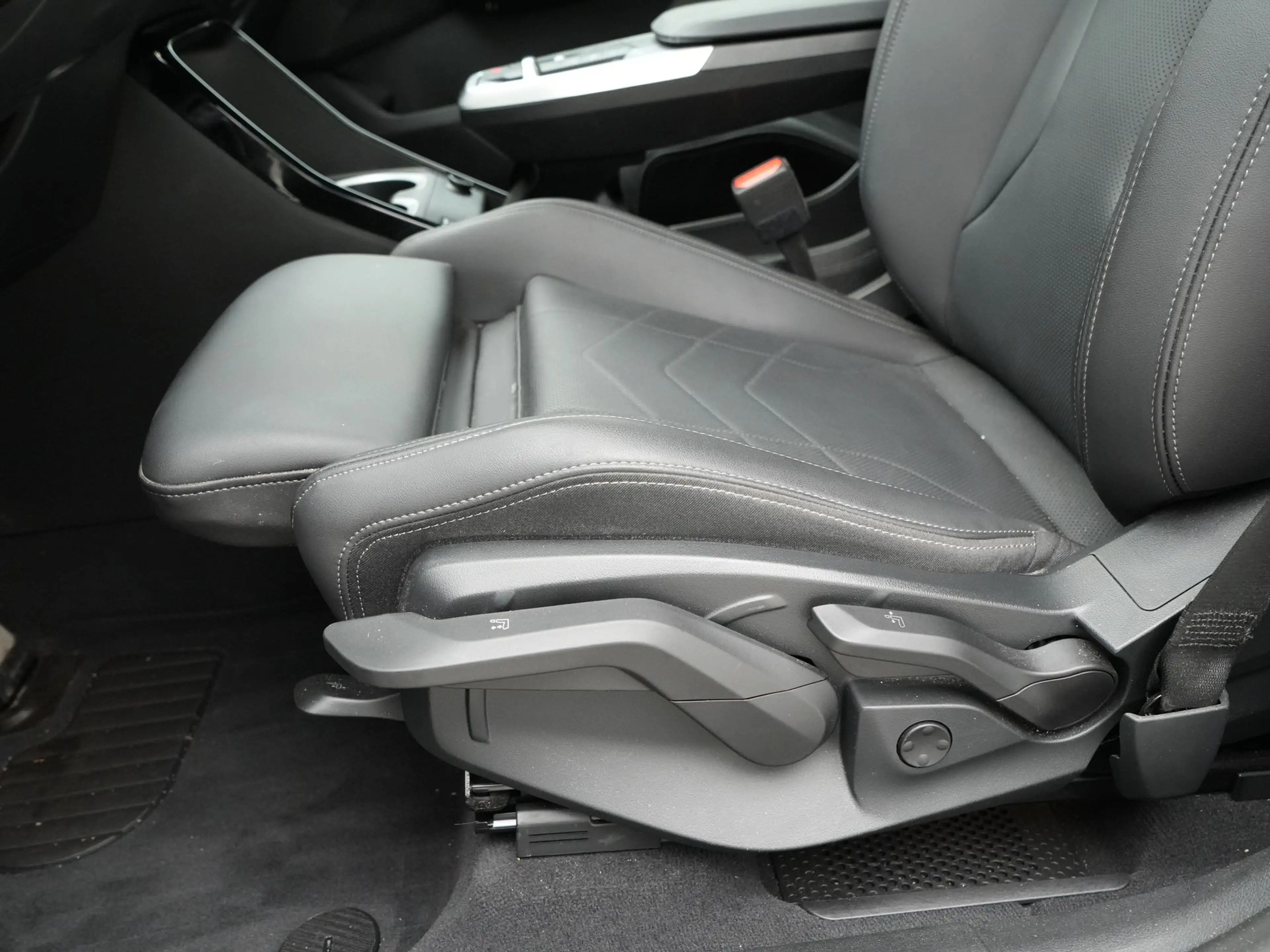 BMW X1 sDrive20i — photo 15
