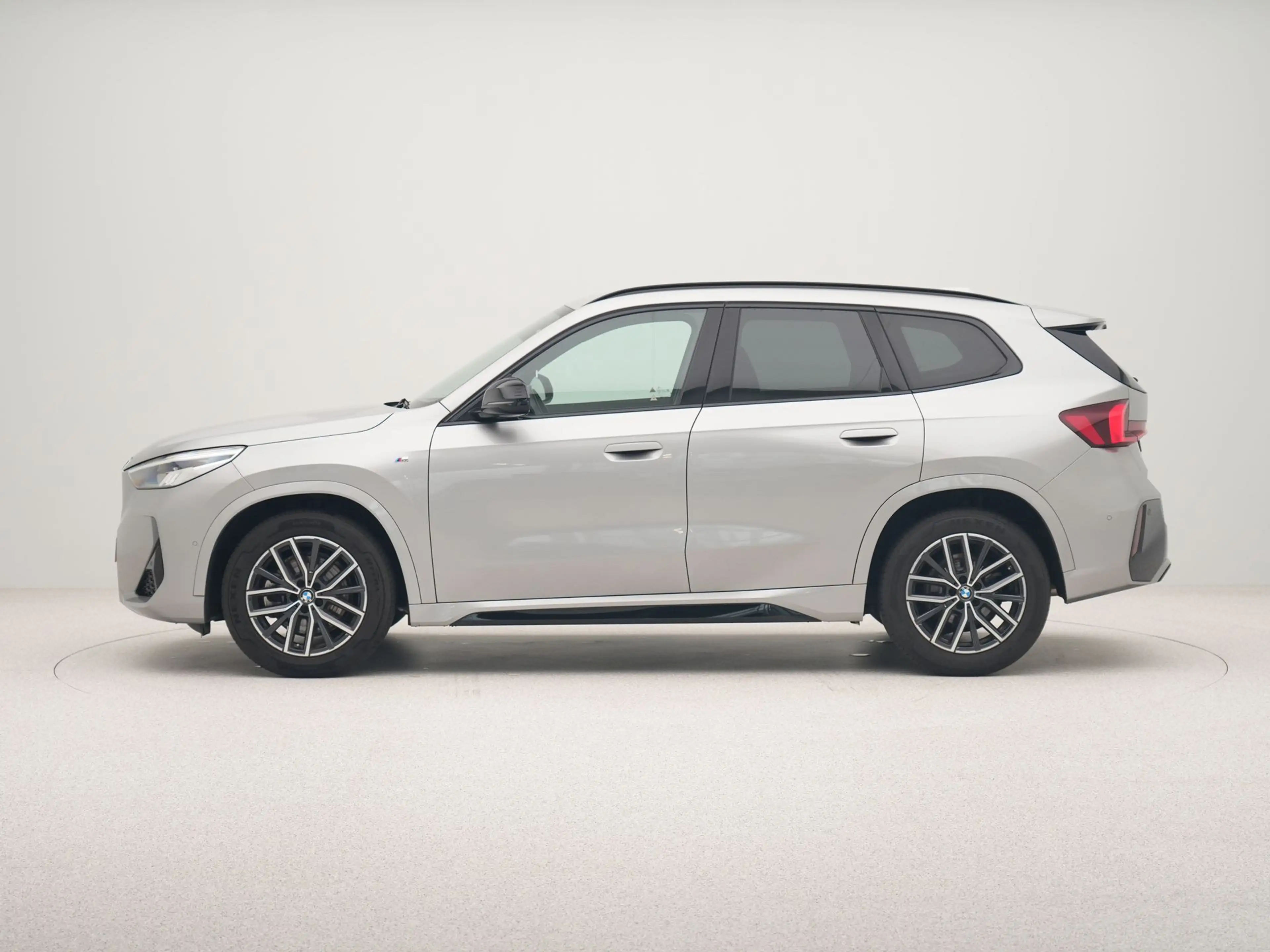 BMW X1 sDrive20i — photo 11