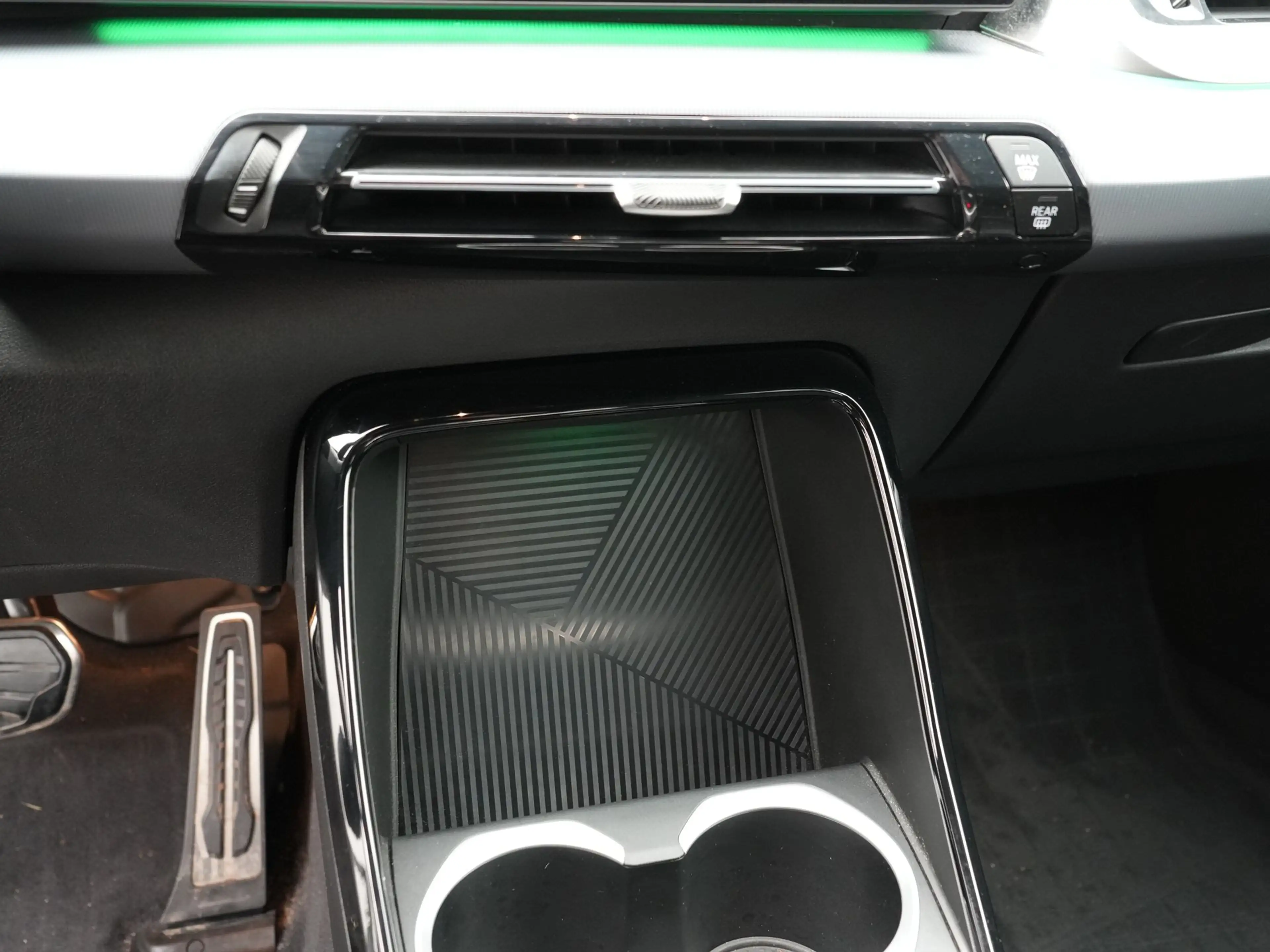 BMW X1 sDrive20i — photo 13