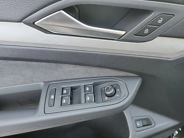 Volkswagen Golf view 25
