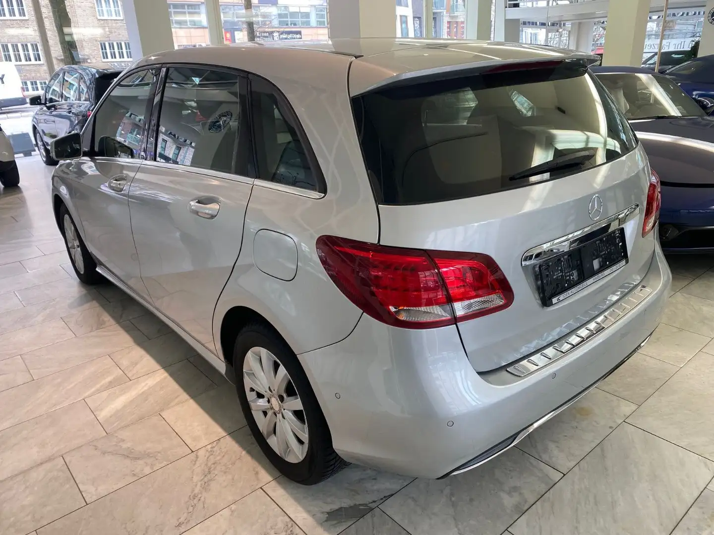 Mercedes-Benz B 180 Style Aut7g/Navi/PDC/Sitzh/LM Silber - 2