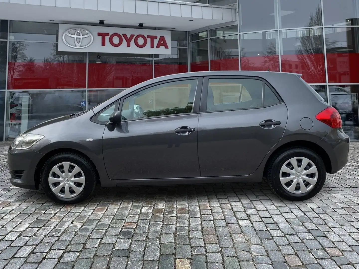 Toyota Auris 1.4 wenig KM*Top Gepflegter Kleinwagen Grijs - 2