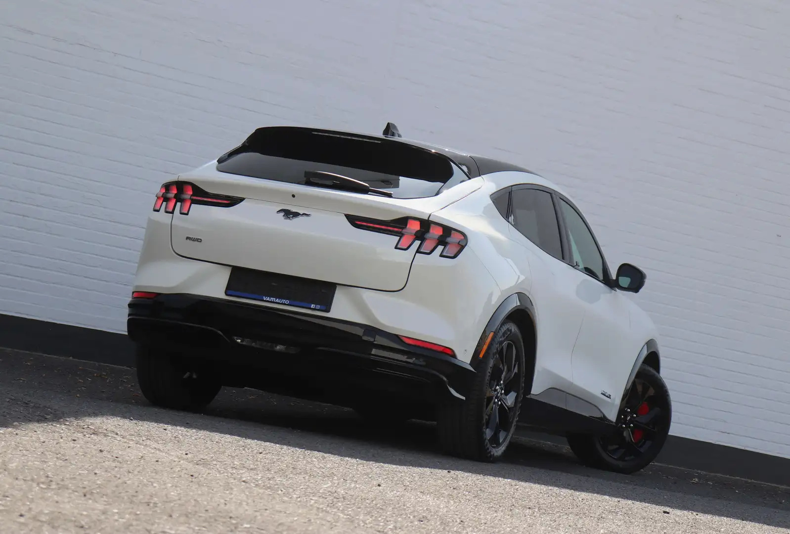 Ford Mustang Mach-E 99 kWh AWD Premium Extended Range - Keyless/B\u002 Wit - 2
