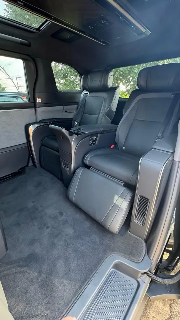 Lexus LM 350 h Luxury Schwarz - 2