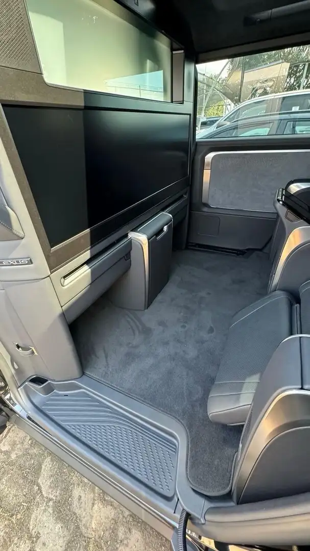 Lexus LM 350 h Luxury Schwarz - 1
