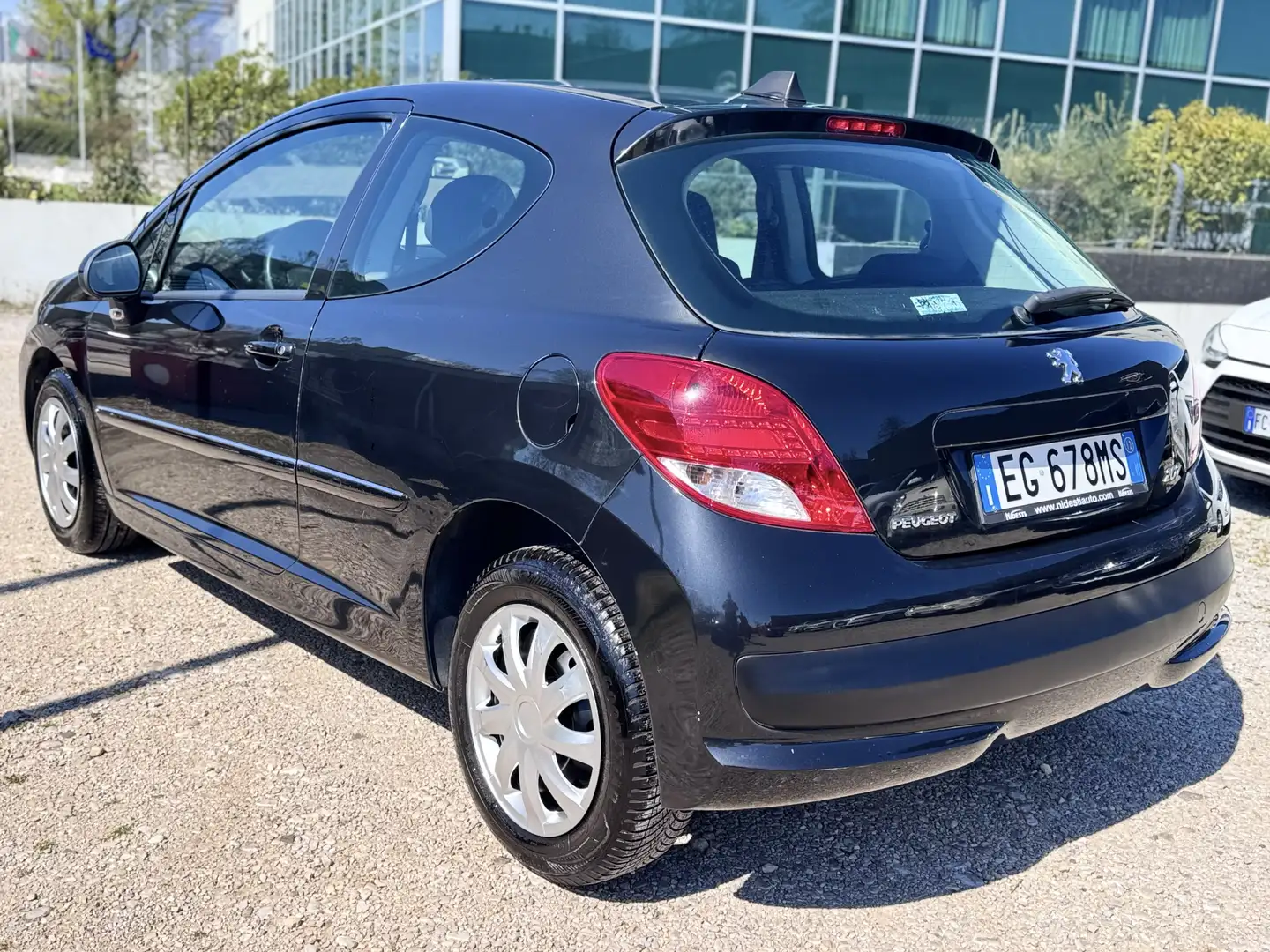 Peugeot 207 1.4 Benzina 73cv - 77.000km Neopatentati Negro - 2