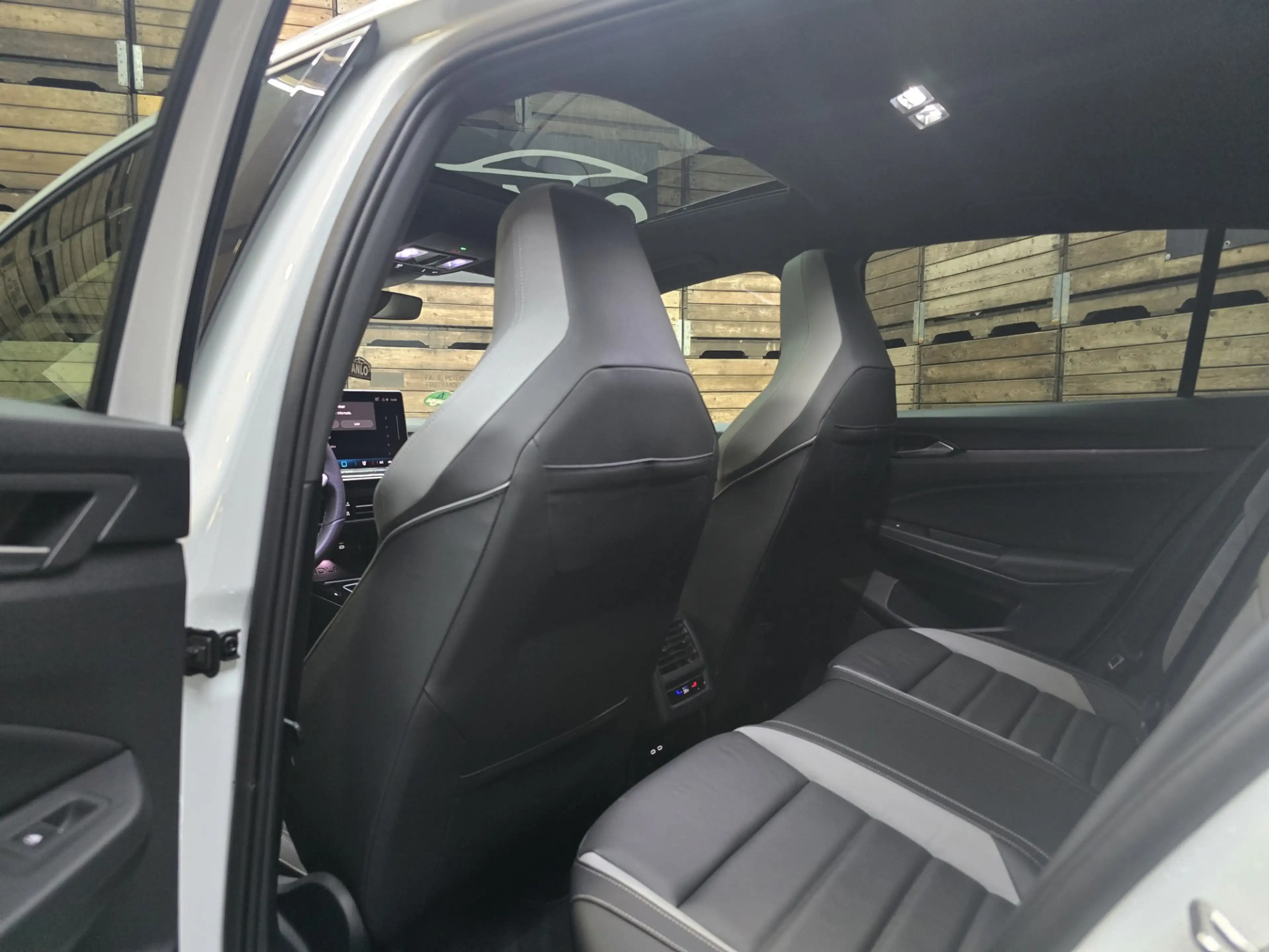 Volkswagen Golf GTE 1.5 eHybrid Leder "vienna"Led IQ Lights Pano Trekh — photo 7