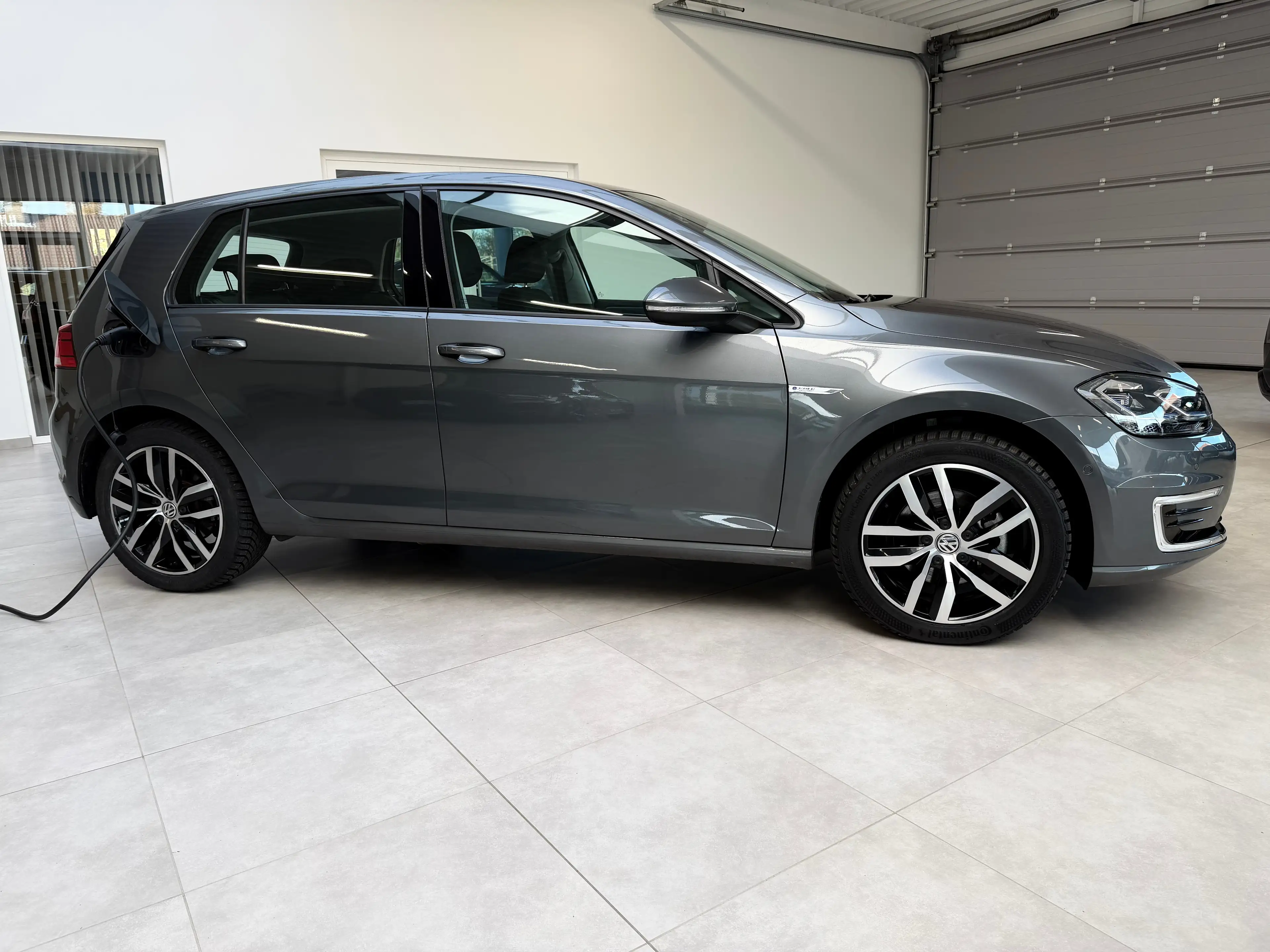 Volkswagen e-Golf e-Golf 35.8kWh — photo 10