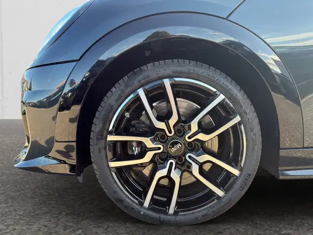 Mini Hatch view 12