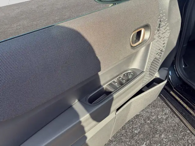 Mini Hatch view 14