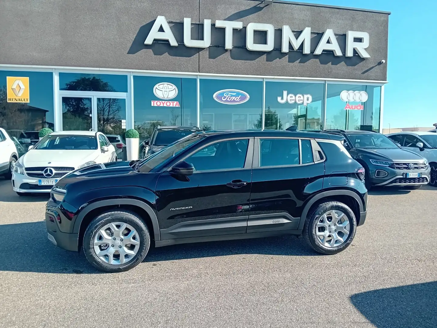 Jeep Avenger 1.2 turbo e-hybrid mhev Altitude110cv edct6 KM0 Nero - 1