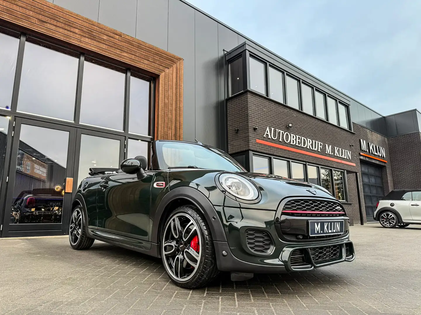 MINI John Cooper Works Cabrio Mini 2.0 F1 aut 231pk Rebel green/Camera/Hk/18"Jcw Grün - 1