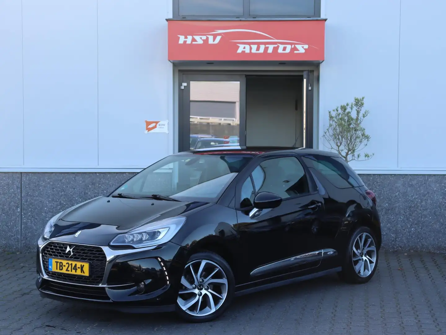 DS Automobiles DS 3 1.2 PureTech So Chic xenon LM org NL Zwart - 1