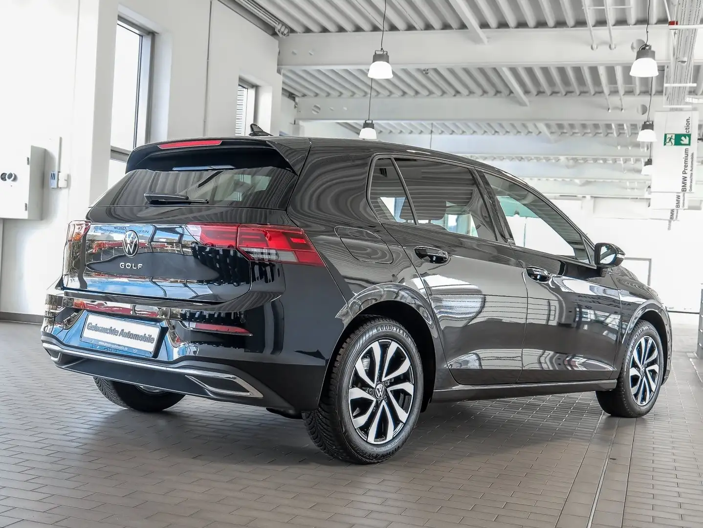 Volkswagen Golf 2.0 TDI SCR DSG Life AHK ACC Kamera Schwarz - 2