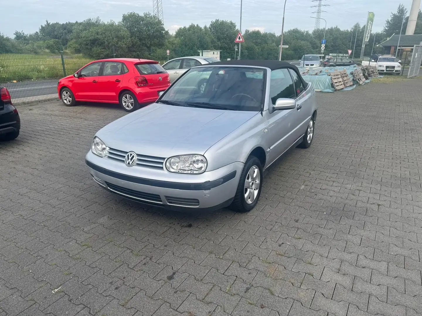 Volkswagen Golf 2.0 Trendline Cabriolet Argent - 1