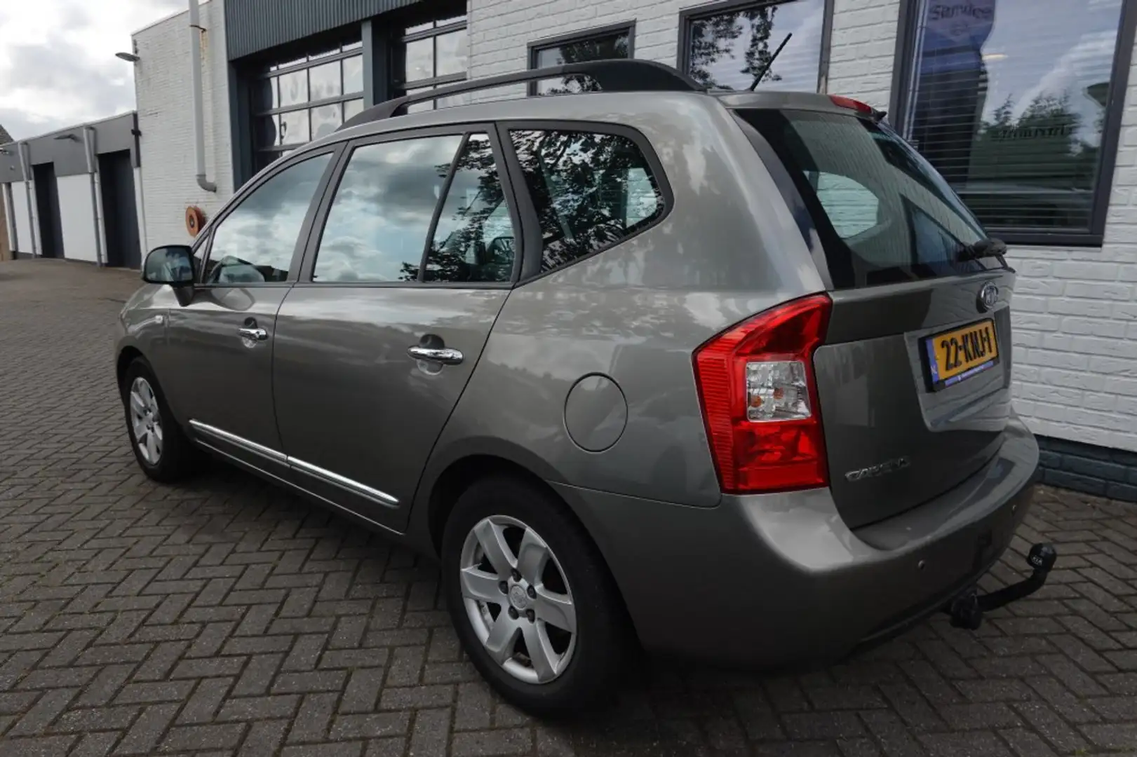 Kia Carens 1.6 CVVT X-ECUTIVE + Trekhaak Šedá - 2