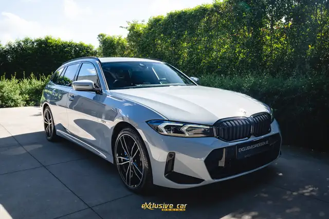 BMW 3 Series view 4