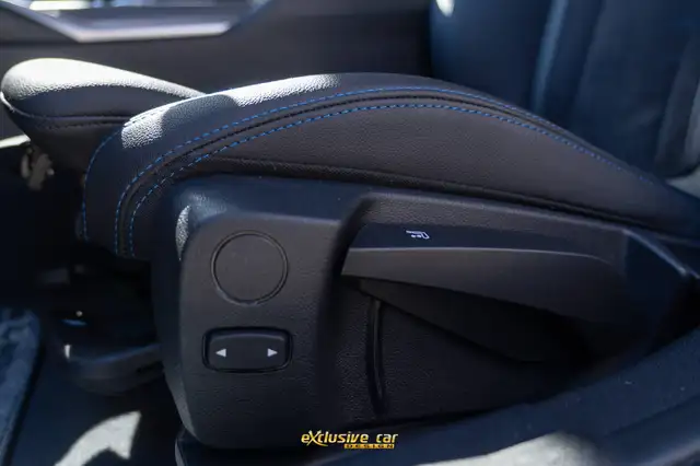 BMW 3 Series view 18