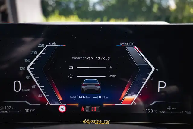 BMW 3 Series view 23
