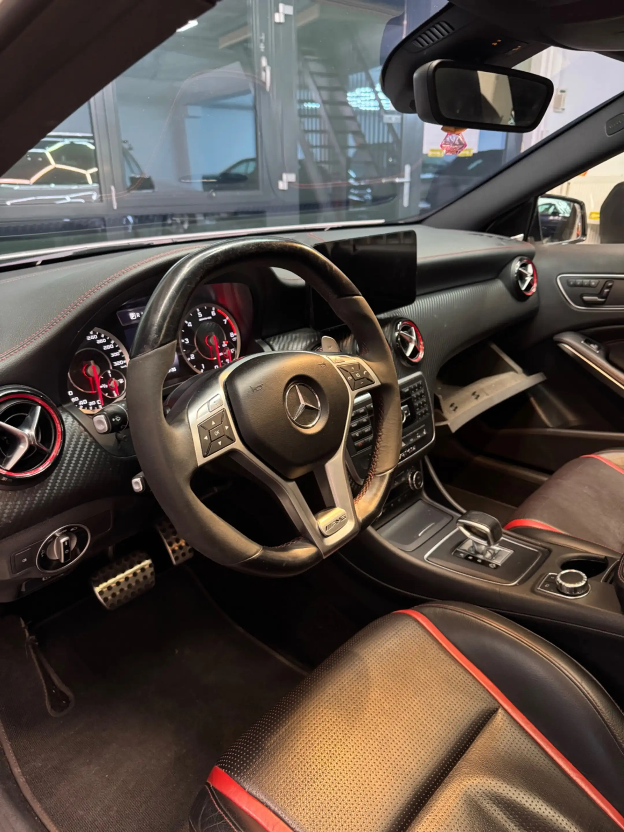Mercedes-Benz A 45 AMG 4MATIC — photo 11