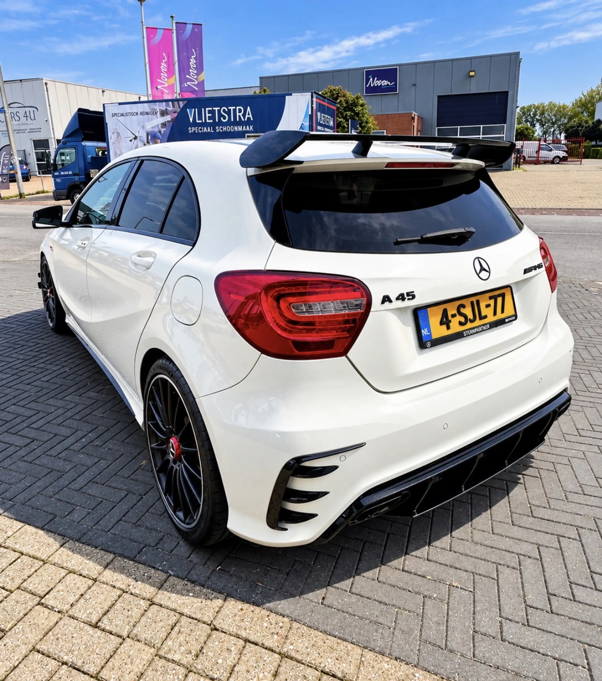 Mercedes-Benz A 45 AMG 4MATIC — photo 4