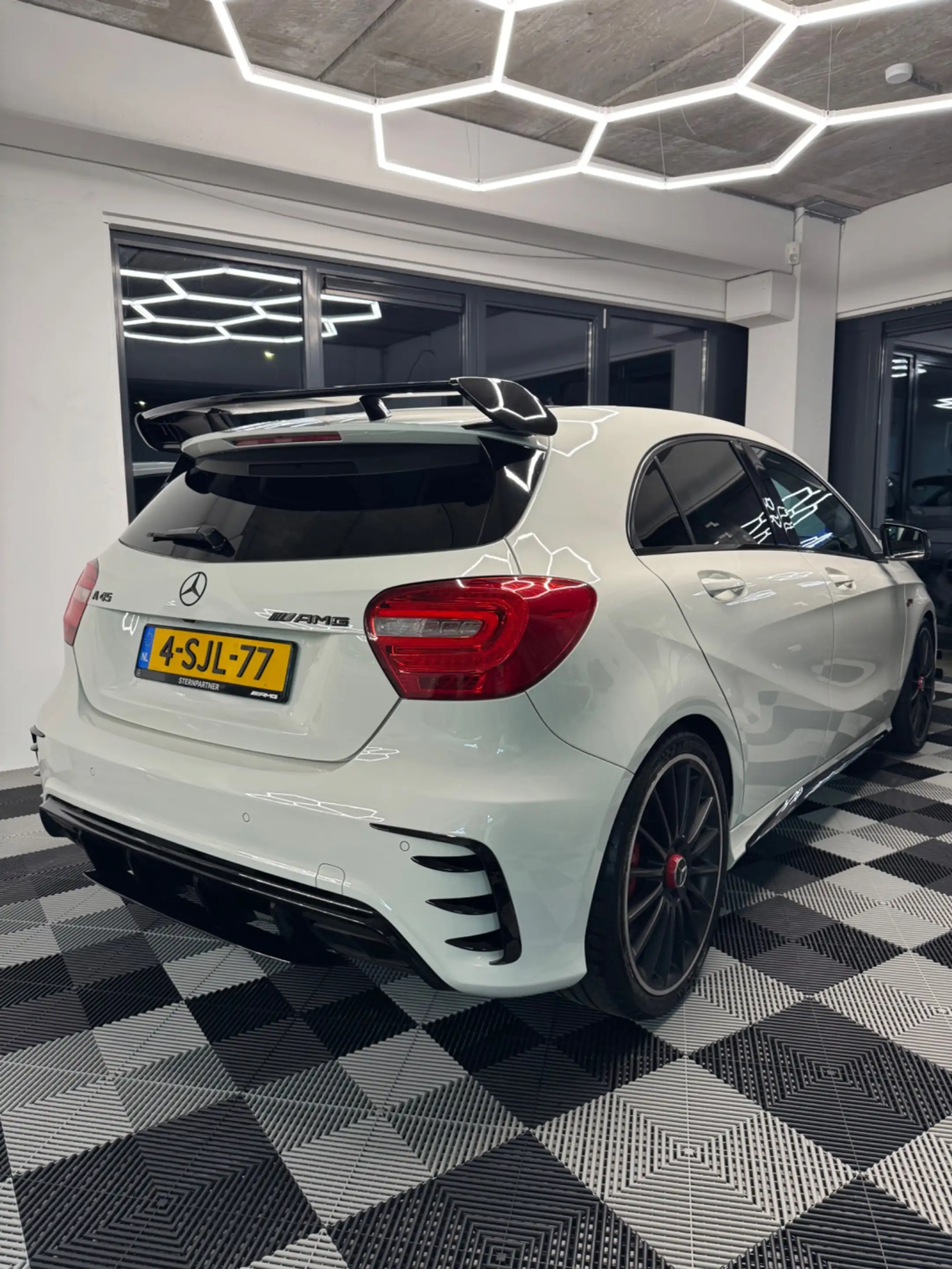Mercedes-Benz A 45 AMG 4MATIC — photo 14
