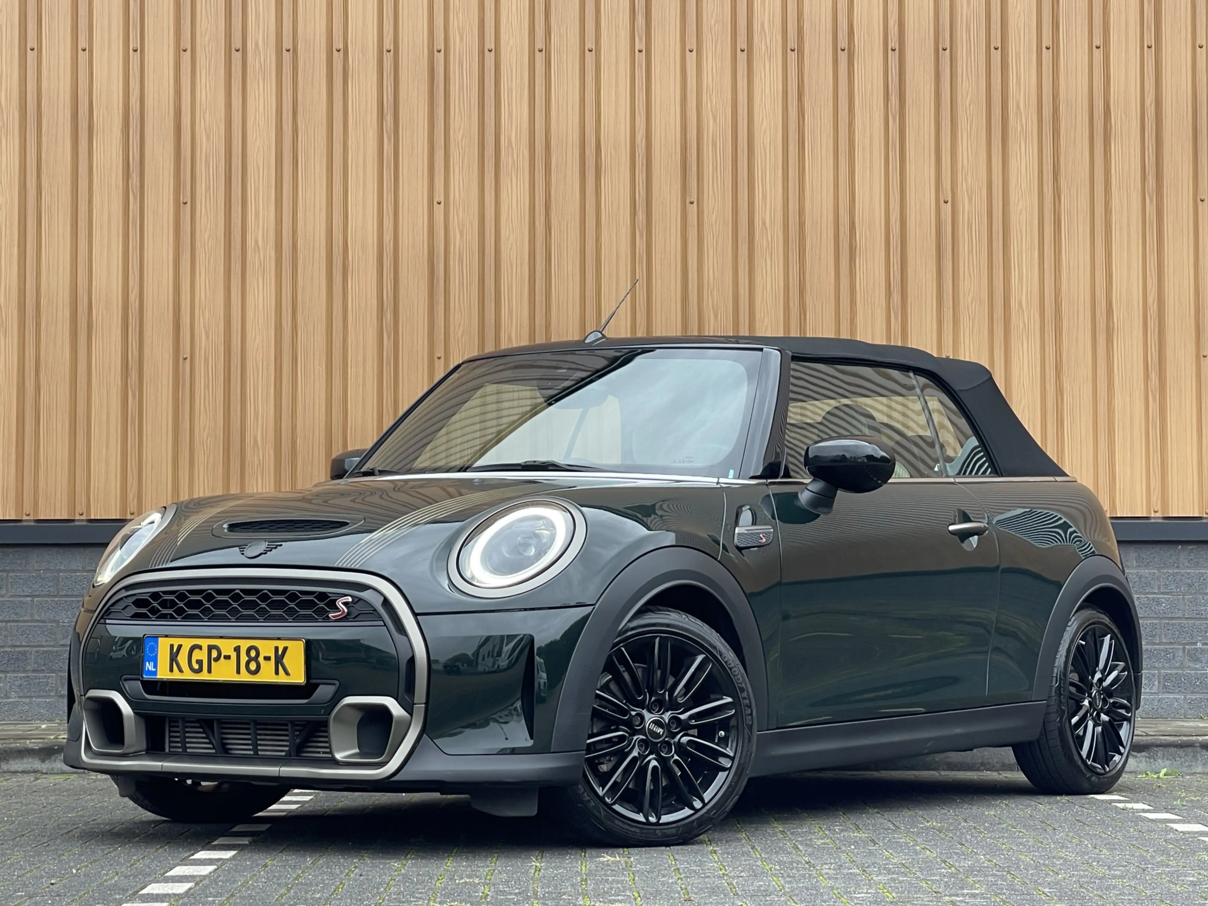 MINI Cooper S Cabrio 2.0 Rockingham GT Resolute Edition | Apple Carplay — photo 3