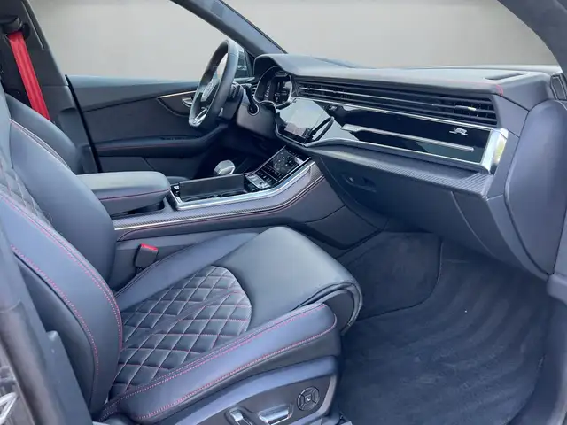 Audi SQ8 view 13