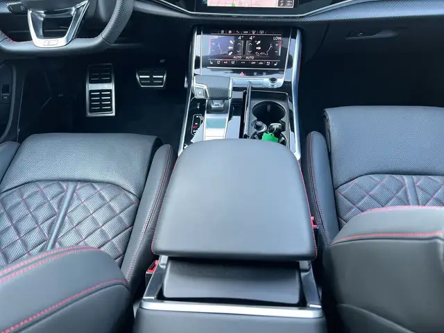 Audi SQ8 view 9