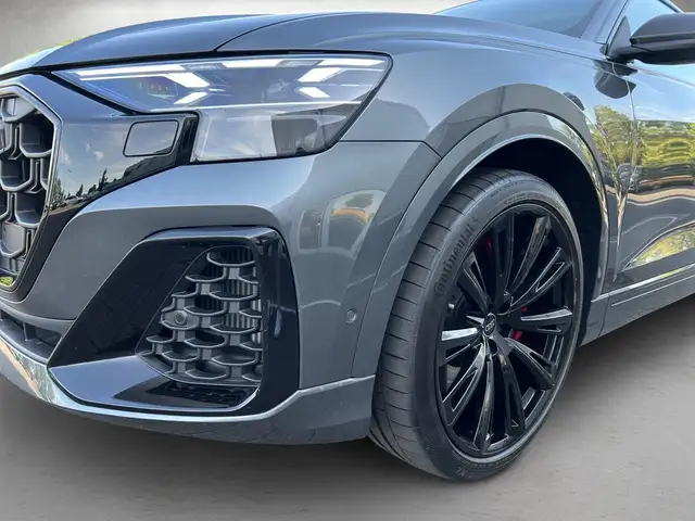 Audi SQ8 view 4