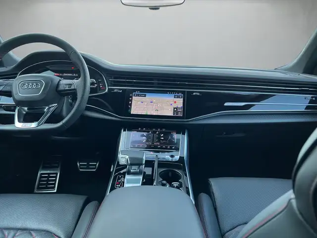 Audi SQ8 view 8