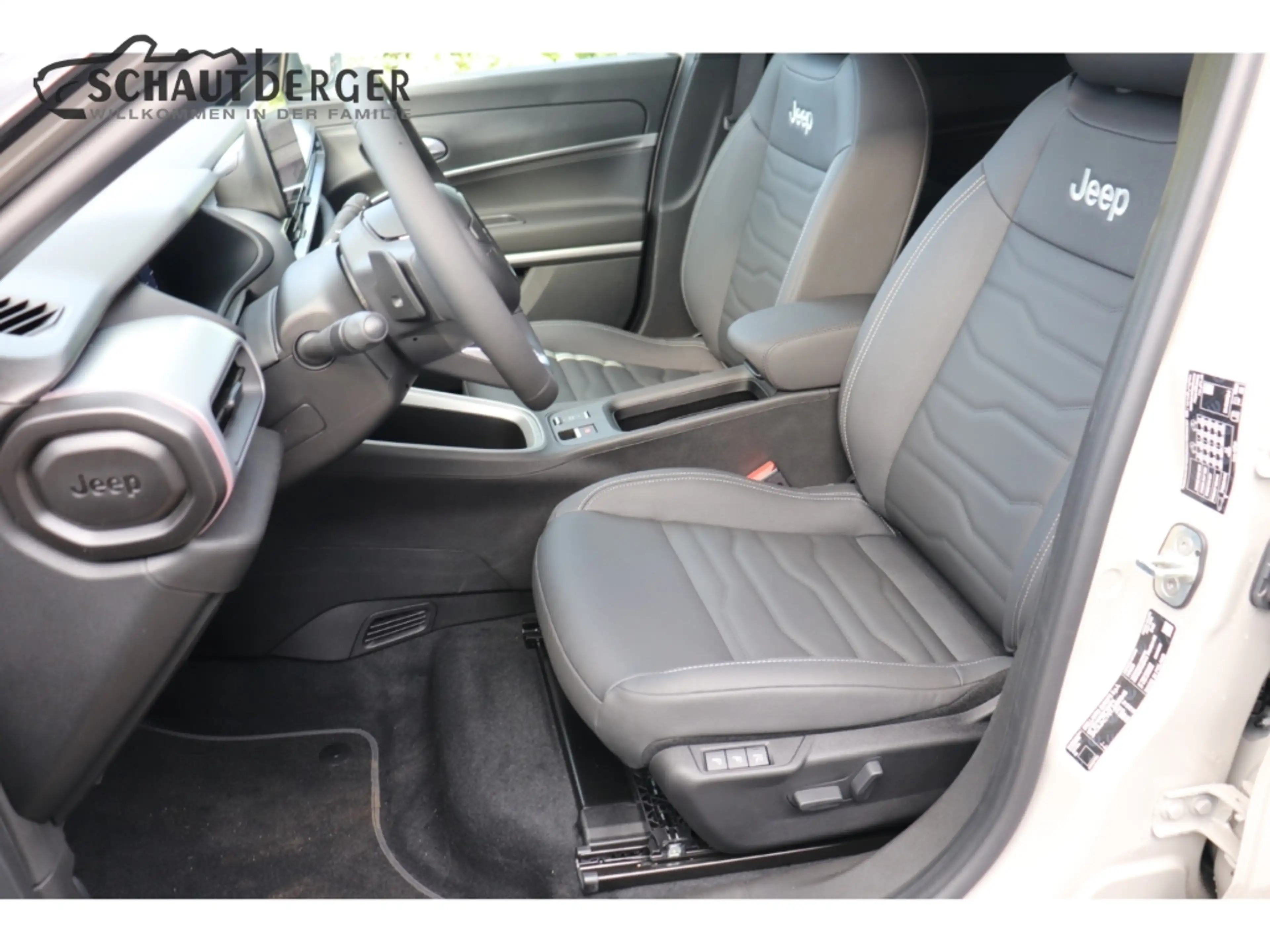 Jeep Avenger Summit Mild-Hybrid inkl. R-Kamera, Navi, LMF, PDC — photo 12