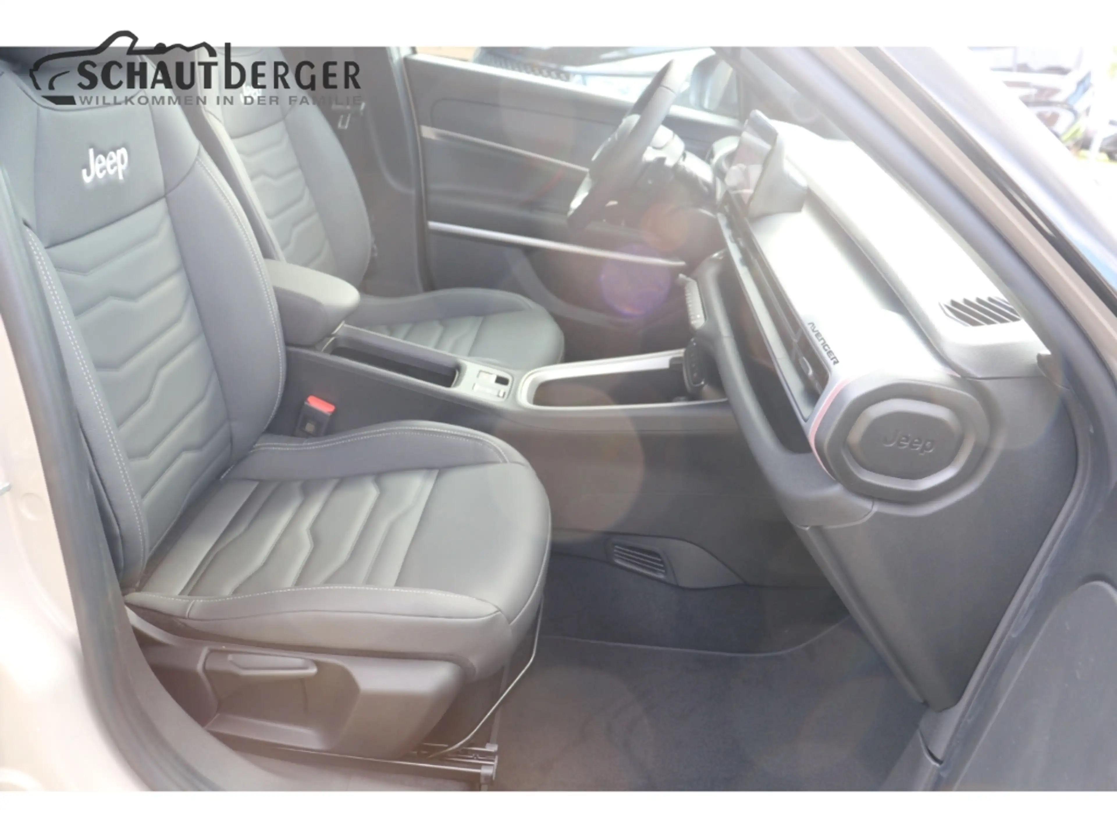 Jeep Avenger Summit Mild-Hybrid inkl. R-Kamera, Navi, LMF, PDC — photo 13