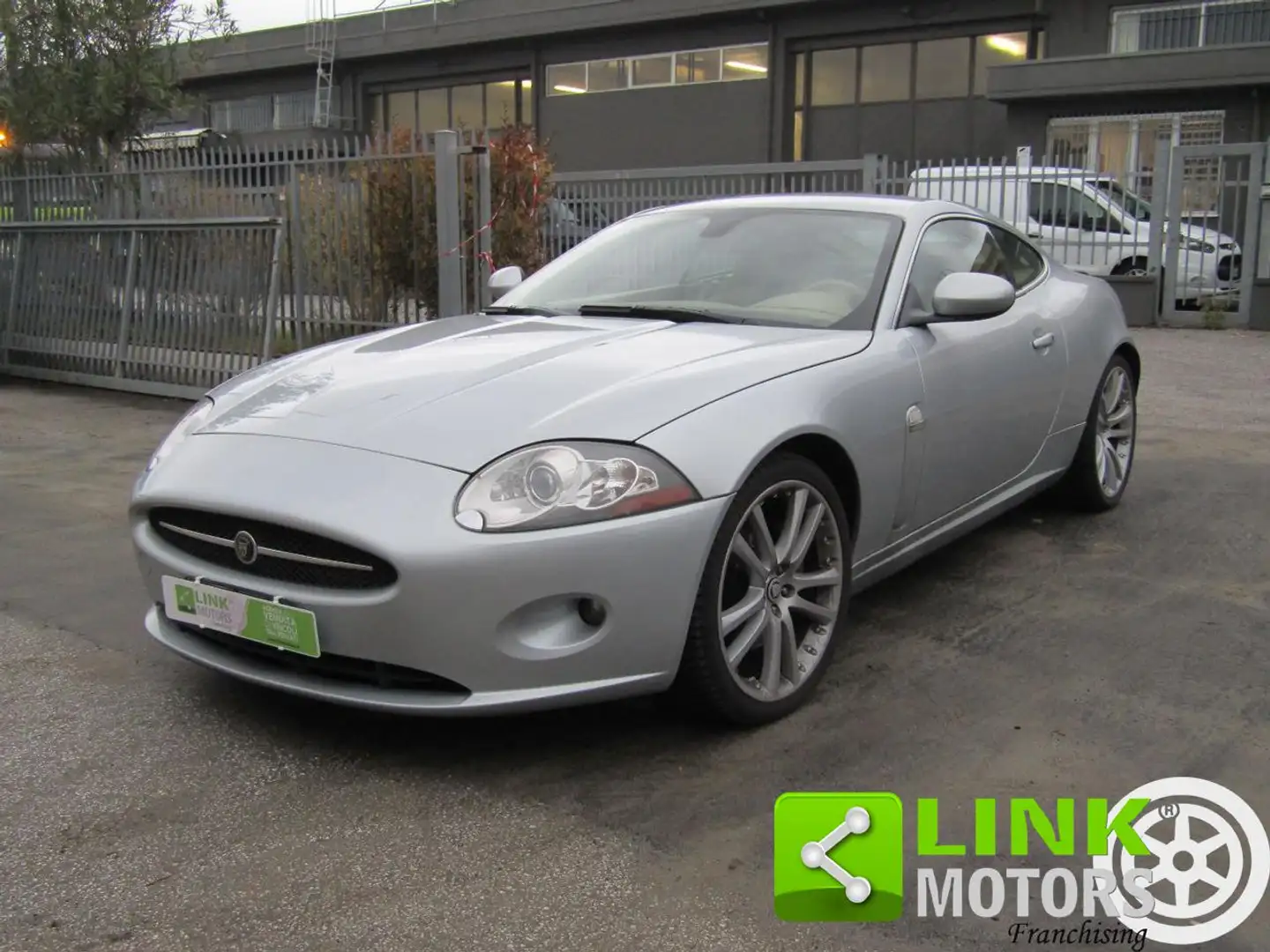 Jaguar XK 4.2 V8 Coupé Grigio - 2