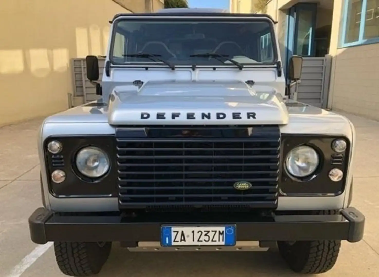 Land Rover Defender 90 2.4 TD4 SW SE   90 kW 122 CV - 2