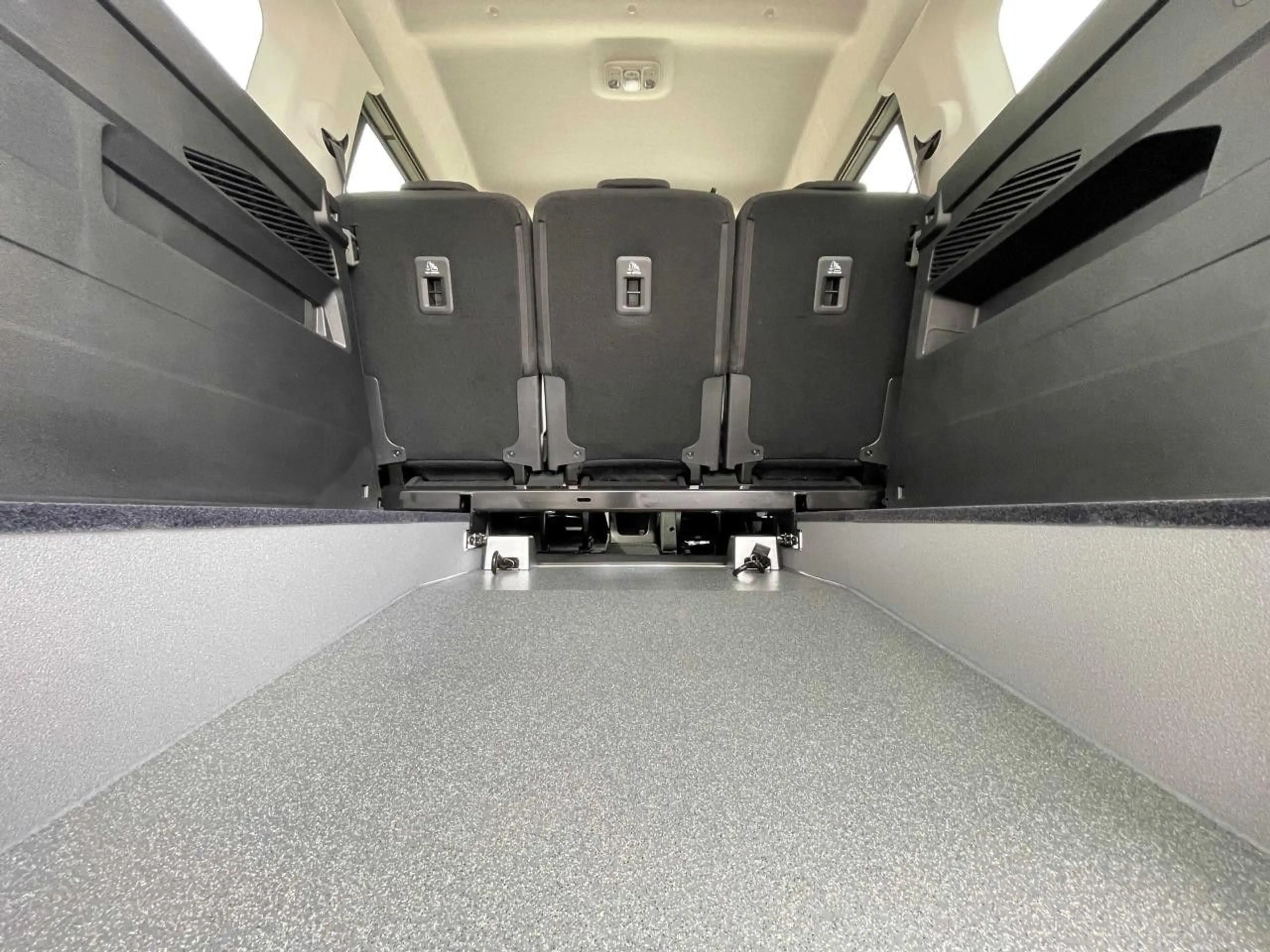 Peugeot Rifter GT BlueHDI 130 L2 EAT8 silber Navi Klima — photo 7
