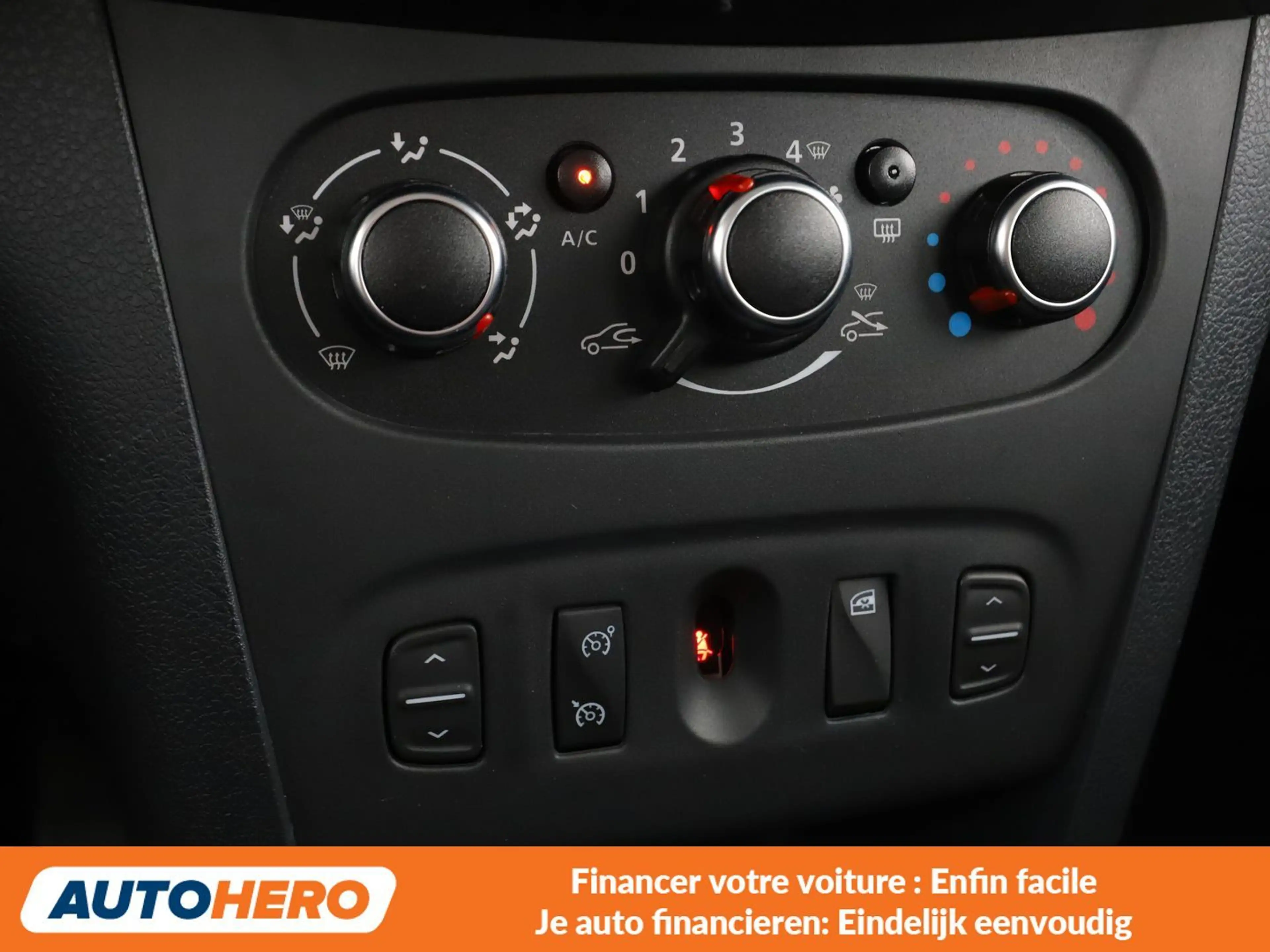Dacia Logan 0.9 TCe Stepway — photo 11