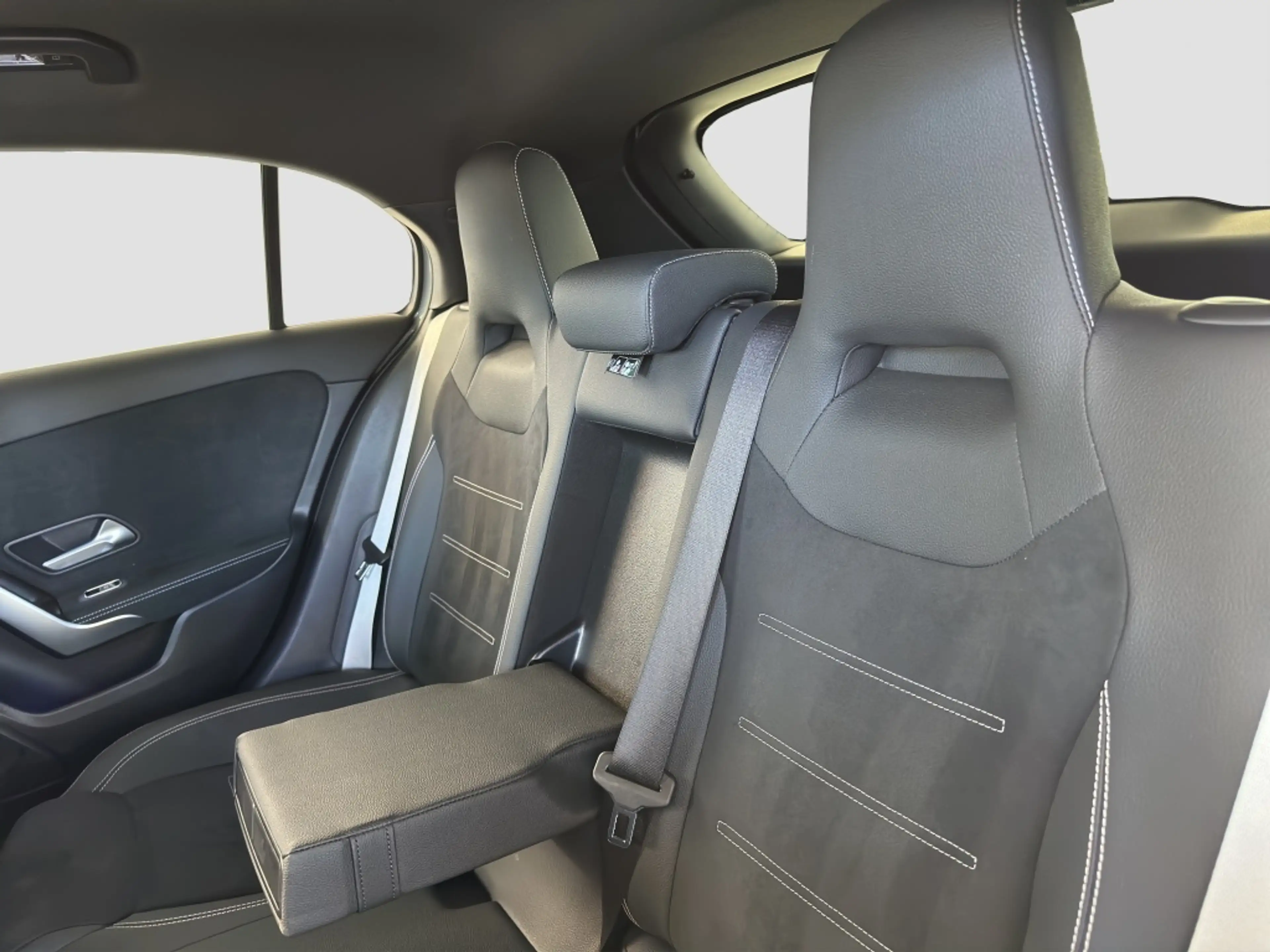 Mercedes-Benz A 200 AMG*NIGHT*AHZV*RFK*LENKRHZG*DAB*AMBIENTE* — photo 12