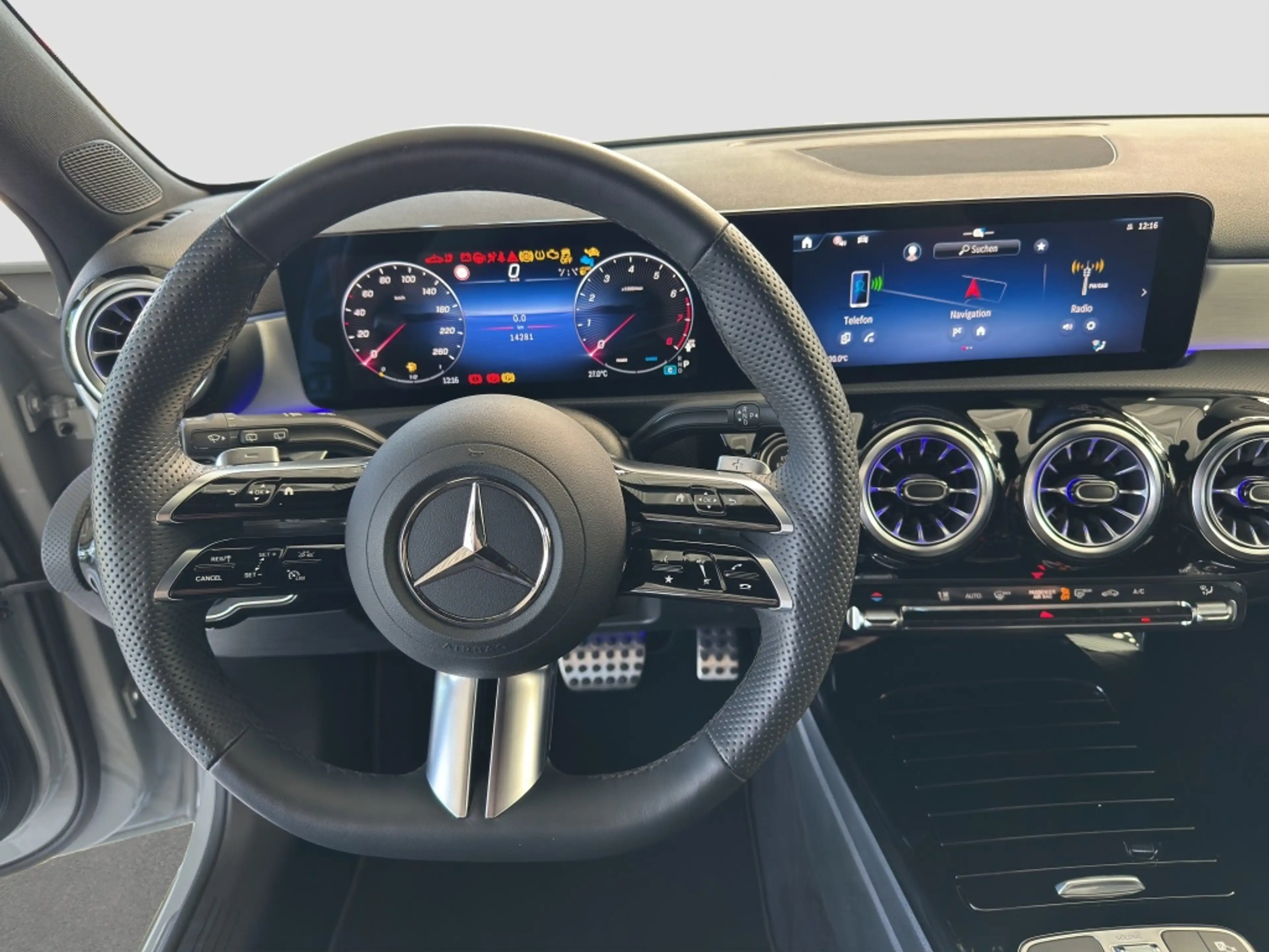 Mercedes-Benz A 200 AMG*NIGHT*AHZV*RFK*LENKRHZG*DAB*AMBIENTE* — photo 7