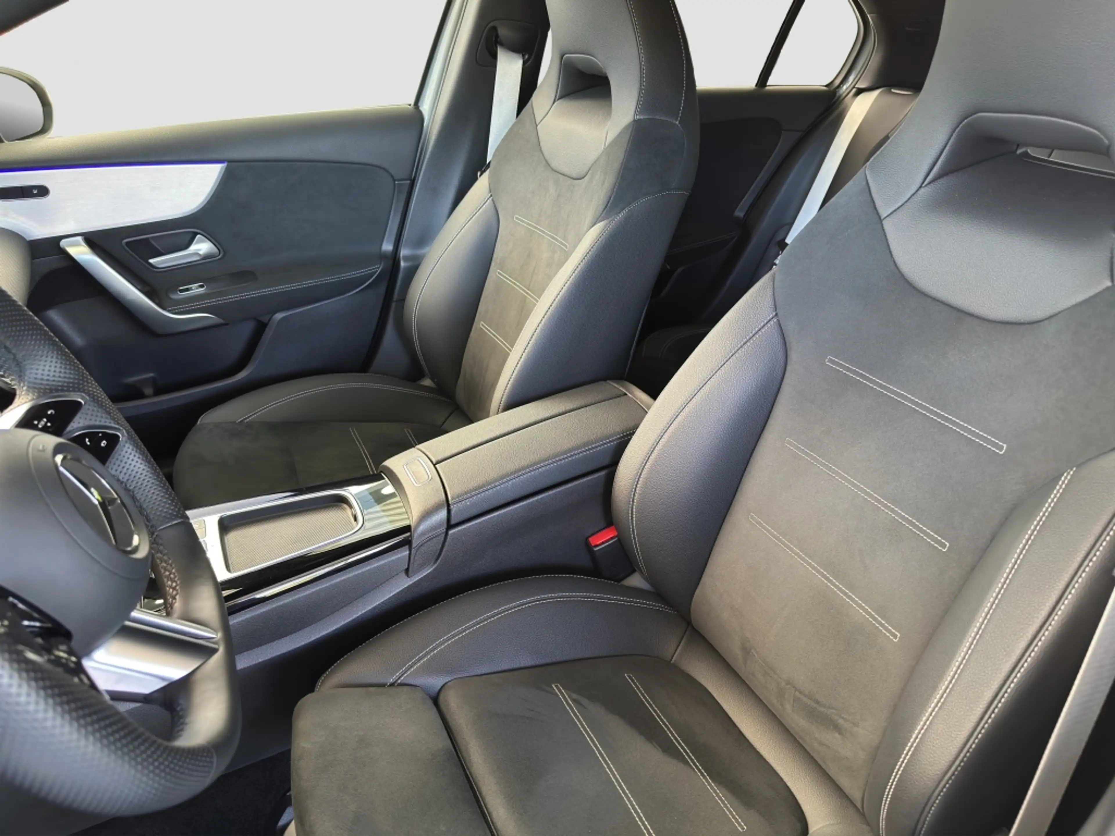 Mercedes-Benz A 200 AMG*NIGHT*AHZV*RFK*LENKRHZG*DAB*AMBIENTE* — photo 6