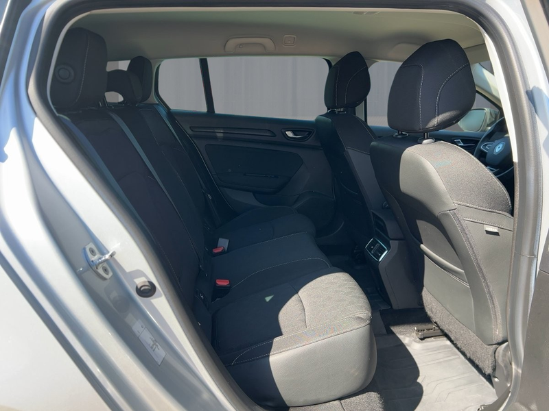 Renault Megane Grandtour LIMITED Deluxe TCe 140 GPF SHZ BT — photo 9