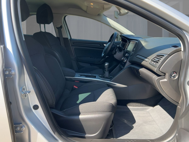 Renault Megane Grandtour LIMITED Deluxe TCe 140 GPF SHZ BT — photo 8