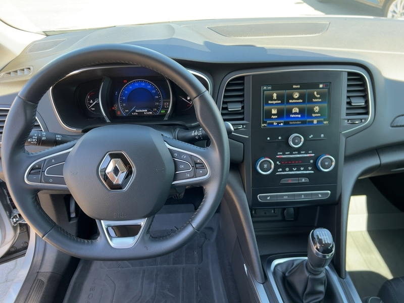 Renault Megane Grandtour LIMITED Deluxe TCe 140 GPF SHZ BT — photo 12