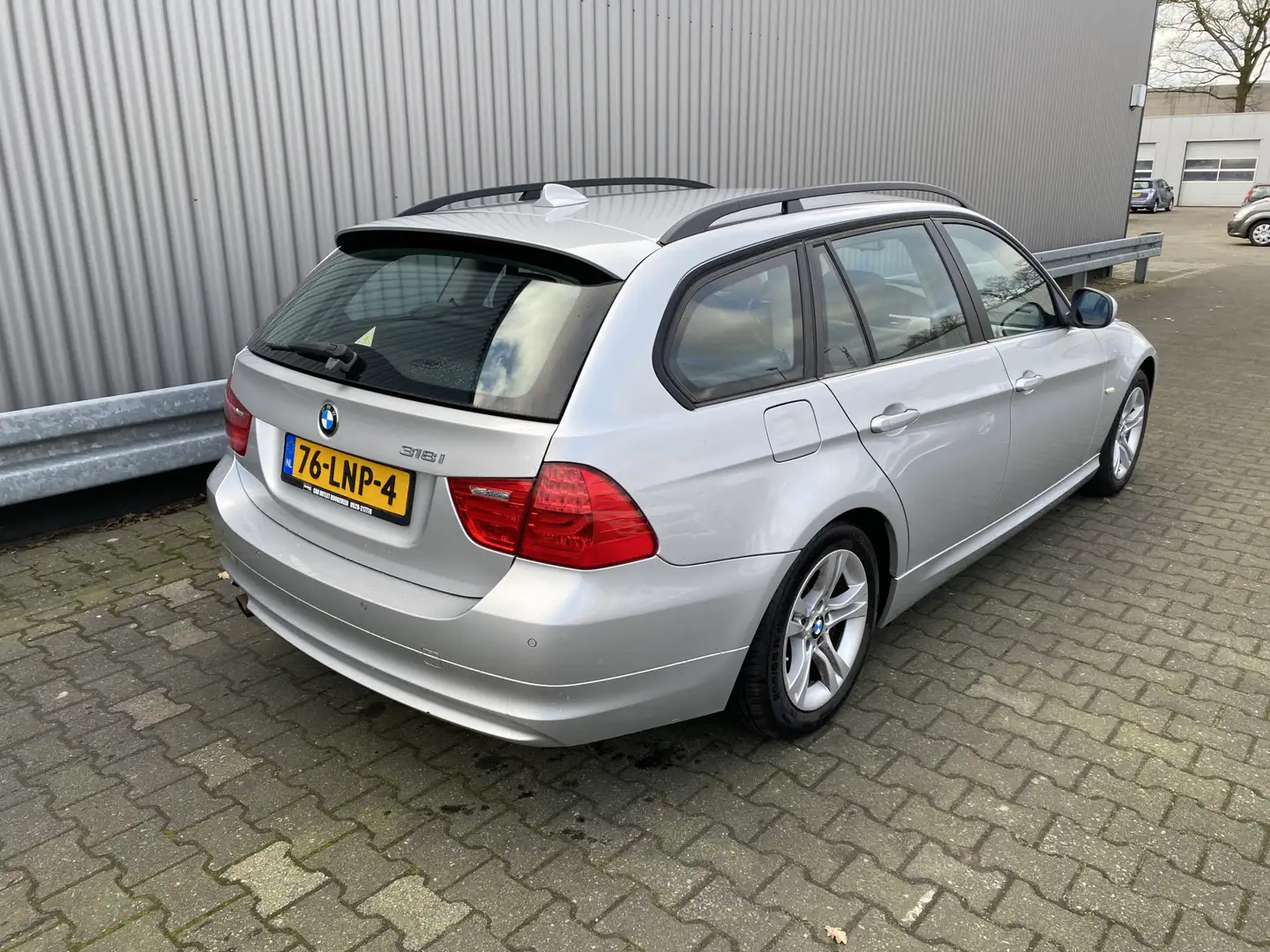 BMW 318 3-serie Touring 318i Business Line NAP, 2e Eignr, Grijs - 2