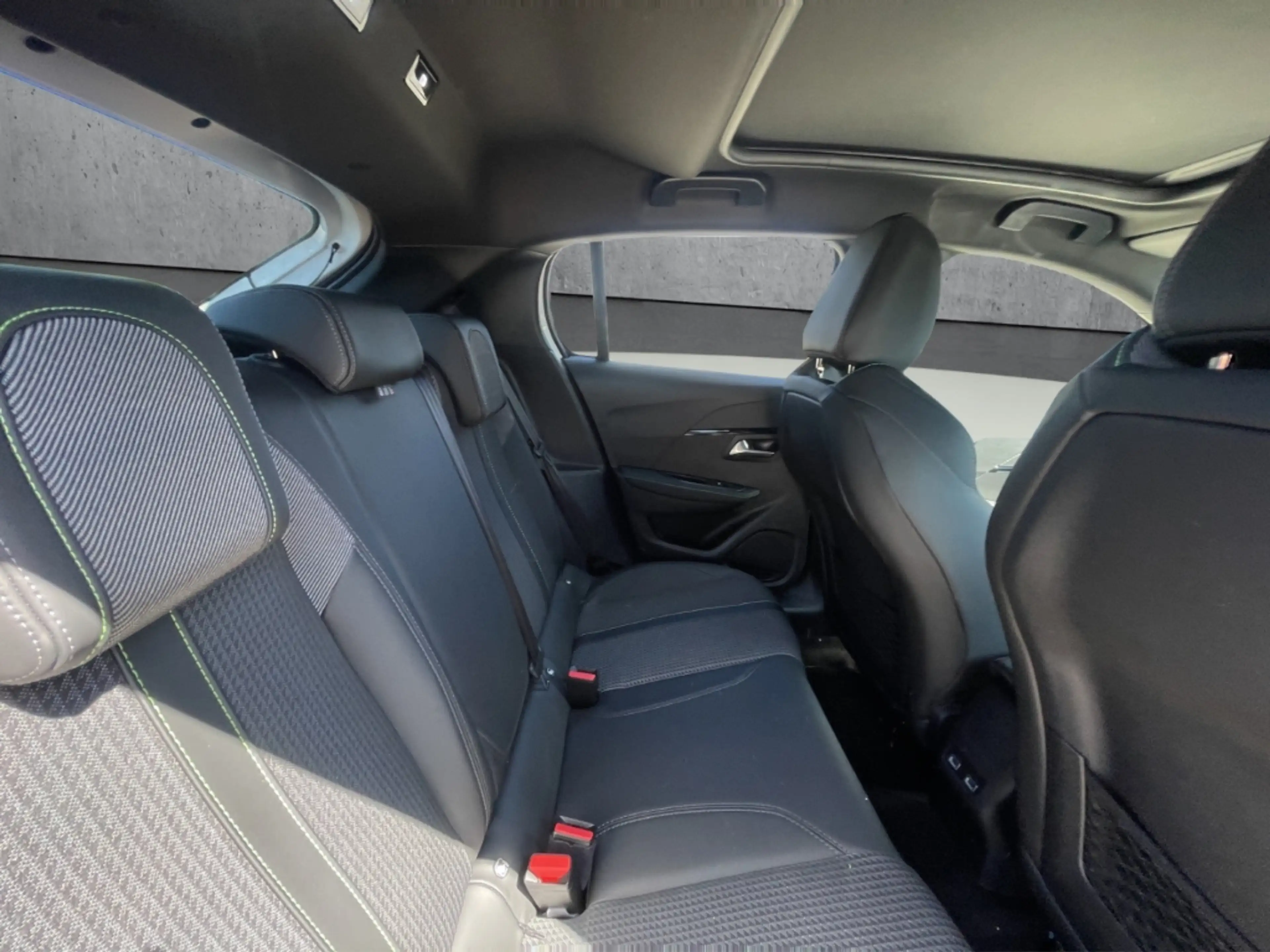 Peugeot 208 GT ELEKTRO 136 Panorama Navi Digitales Cockpit LED — photo 14