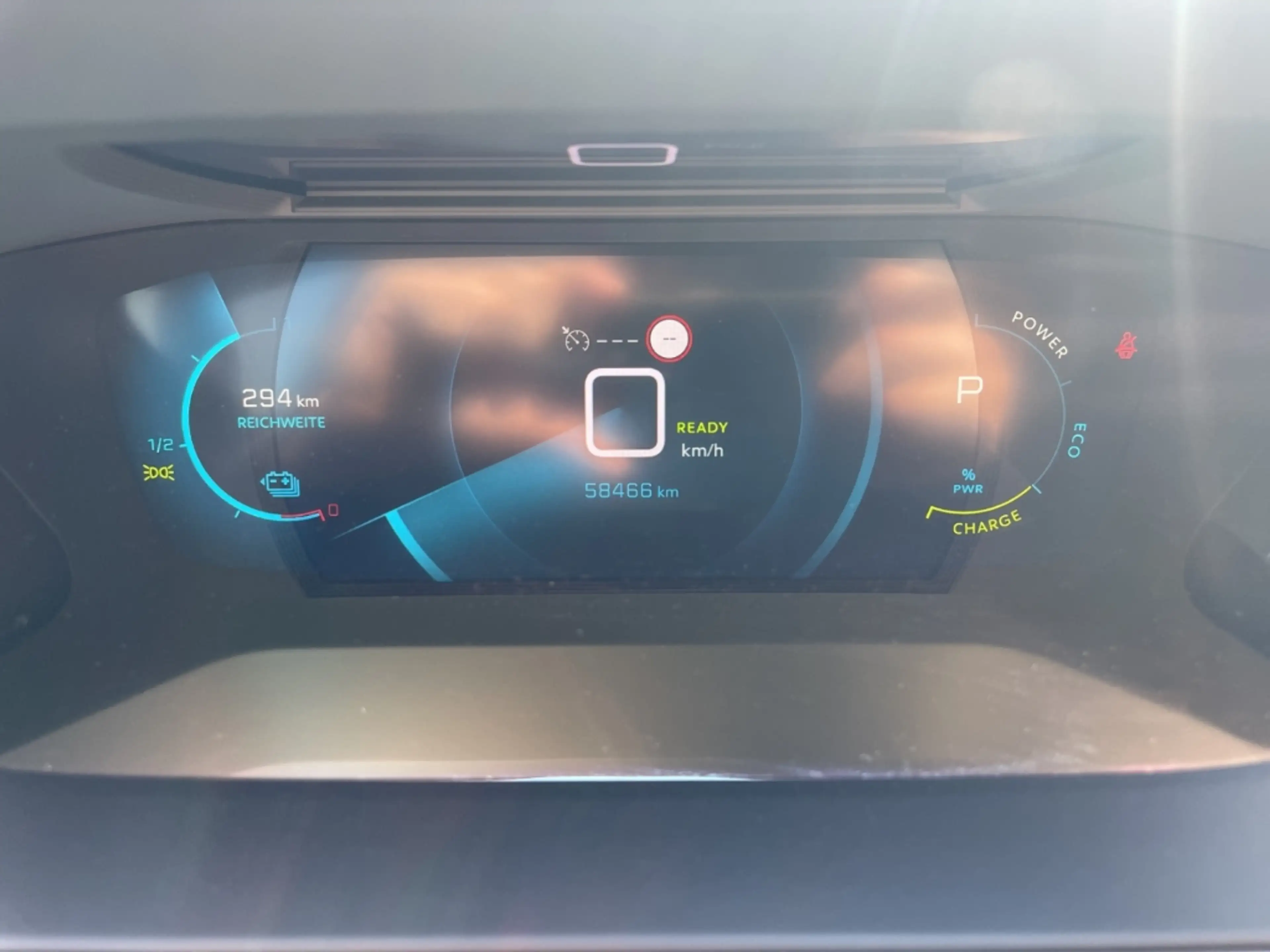 Peugeot 208 GT ELEKTRO 136 Panorama Navi Digitales Cockpit LED — photo 15