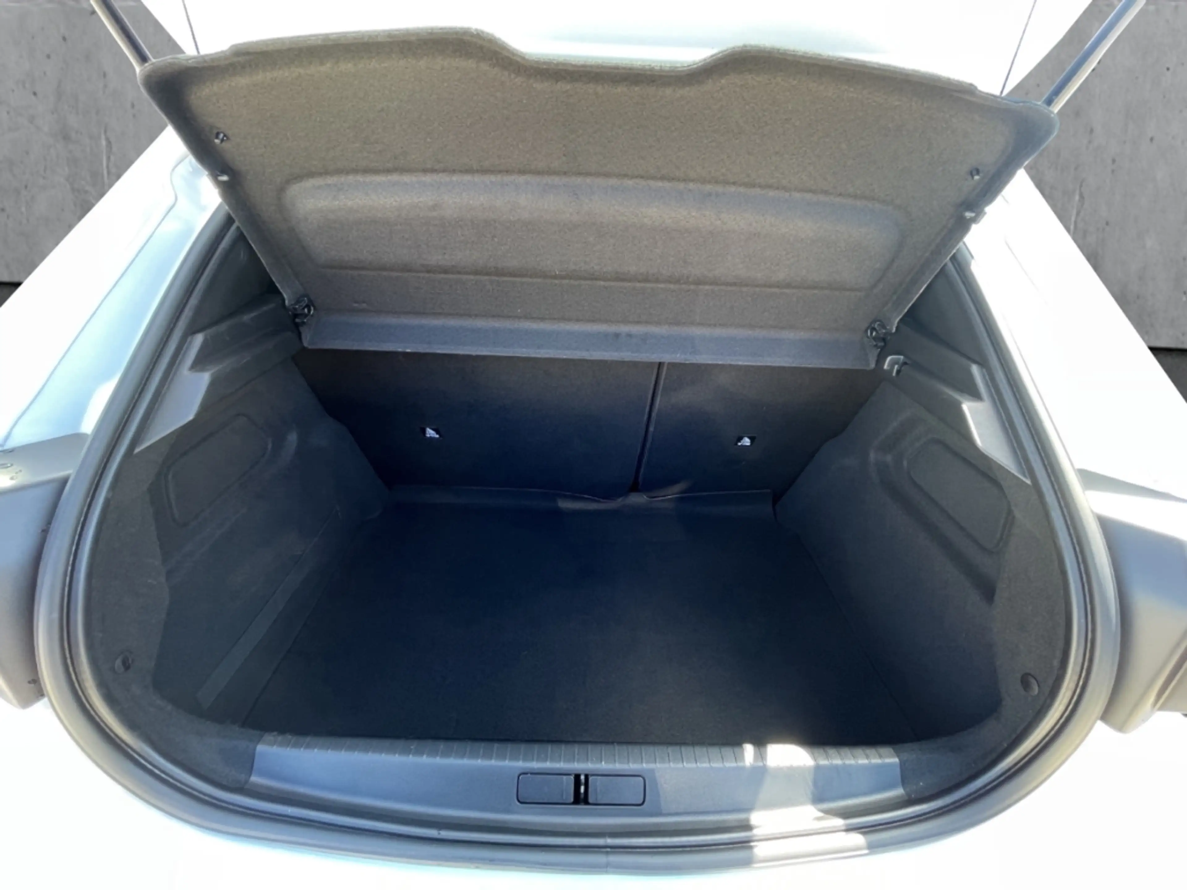 Peugeot 208 GT ELEKTRO 136 Panorama Navi Digitales Cockpit LED — photo 7