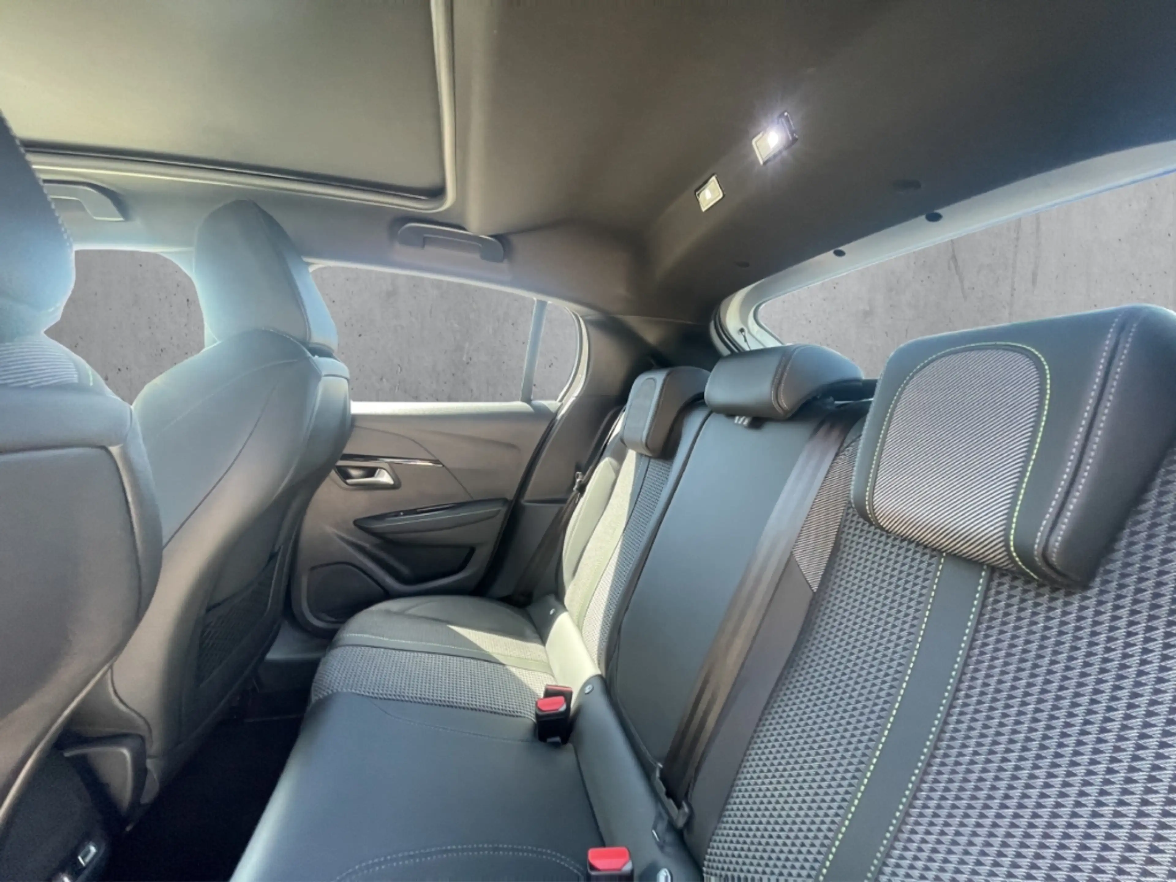 Peugeot 208 GT ELEKTRO 136 Panorama Navi Digitales Cockpit LED — photo 8