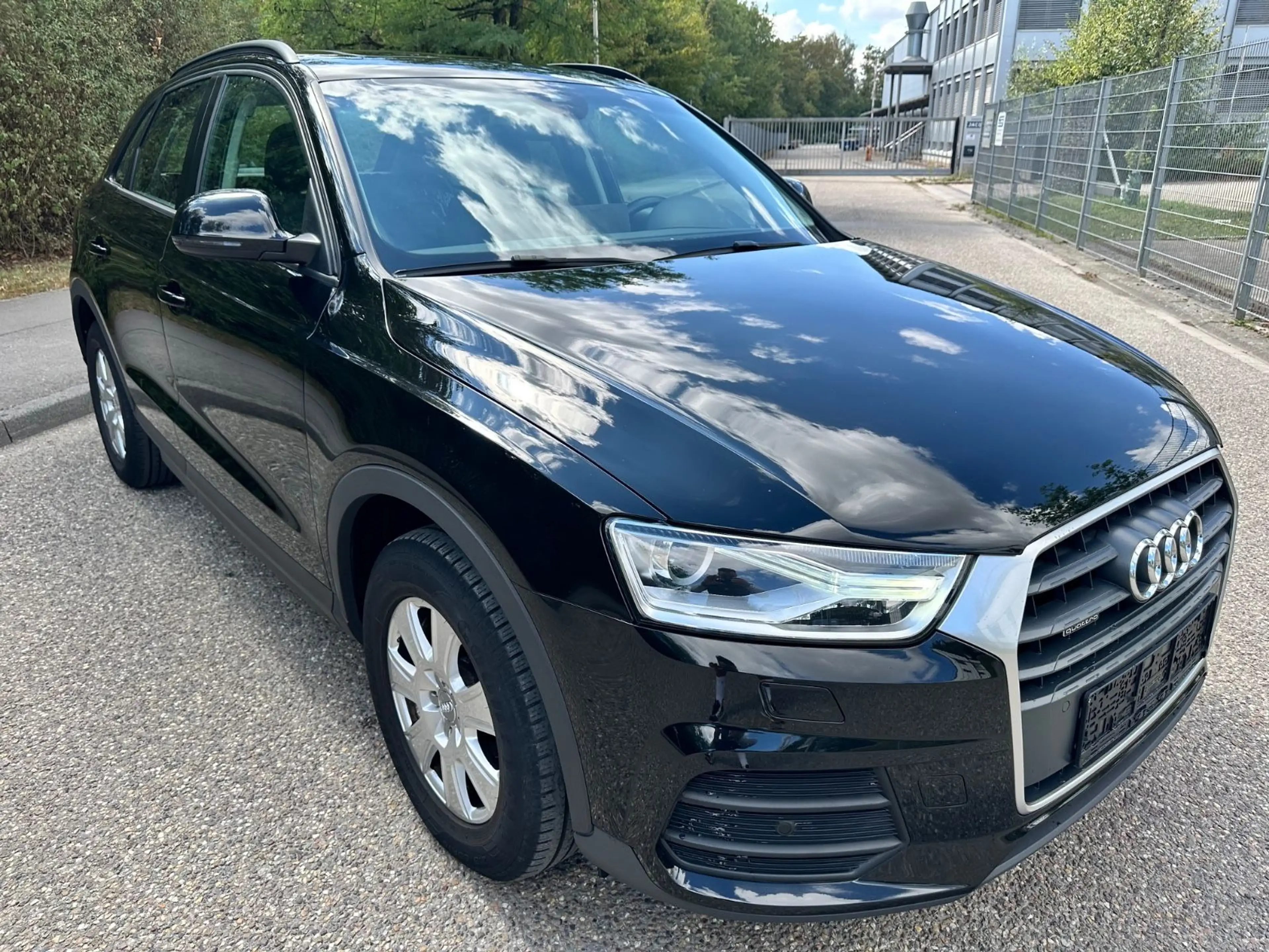 Audi Q3 2,0 TDI quattro S-Tronic PANO AHK APS LED ALU — photo 11