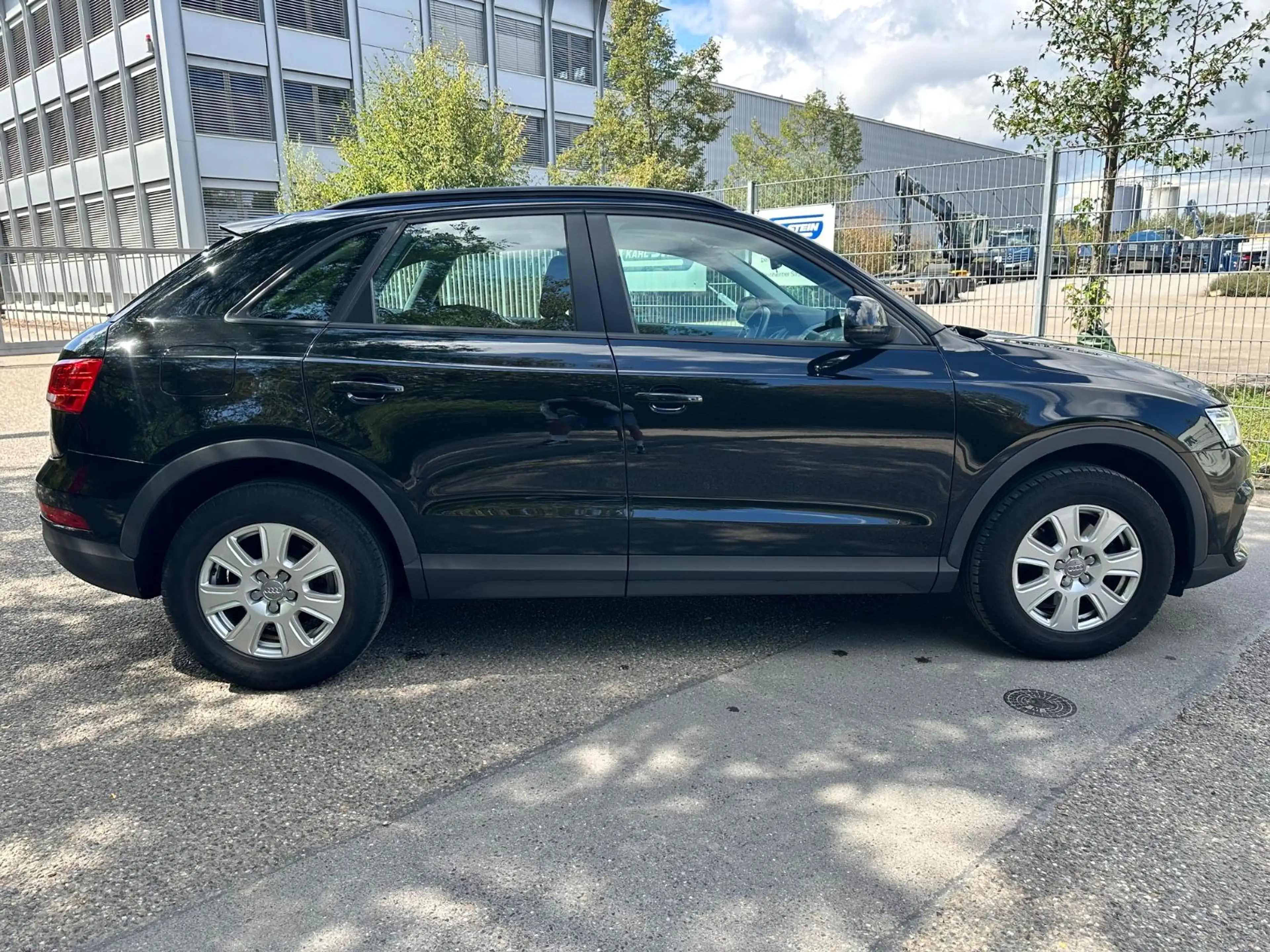 Audi Q3 2,0 TDI quattro S-Tronic PANO AHK APS LED ALU — photo 10